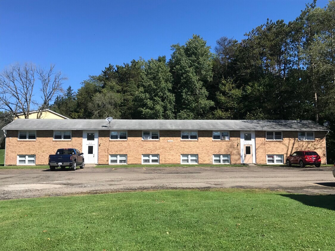 101 Green Oaks Dr, Edinboro, PA 16412 Apartments in Edinboro, PA