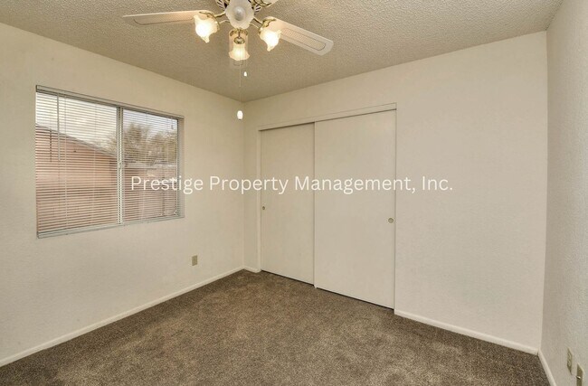Building Photo - 3/2 Beautiful Rita Ranch Home With Open Design!!!