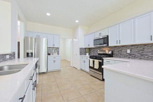 Building Photo - 23019 Eastgate Village Dr
