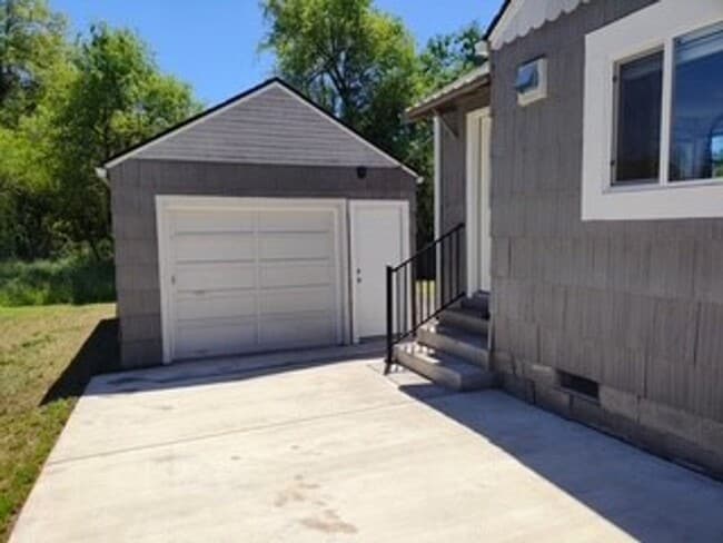 Building Photo - 2680 Edison St