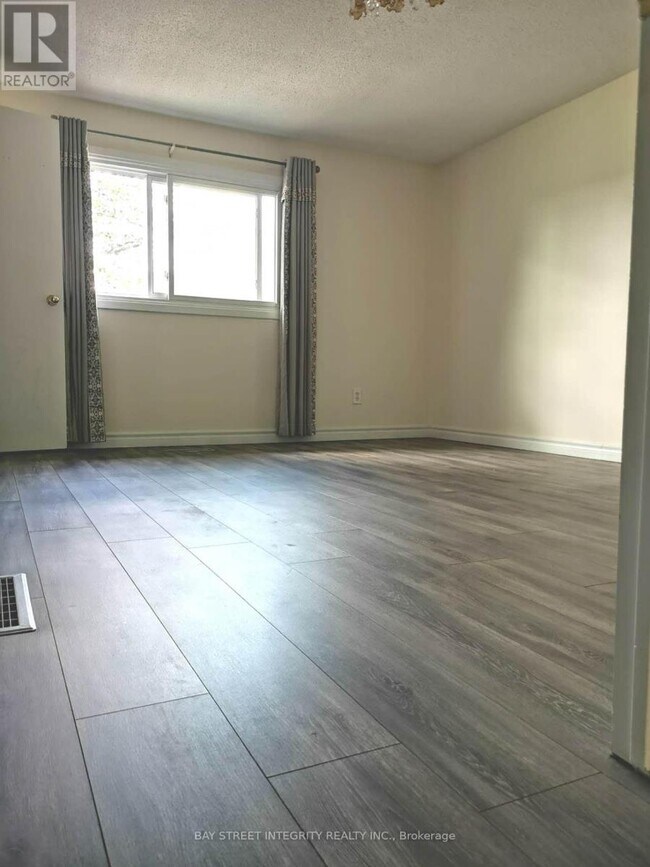 Building Photo - 1131 Sandhurst Cir