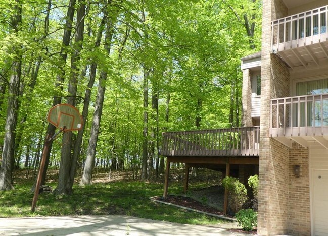 Building Photo - 2145 Birchwood Way