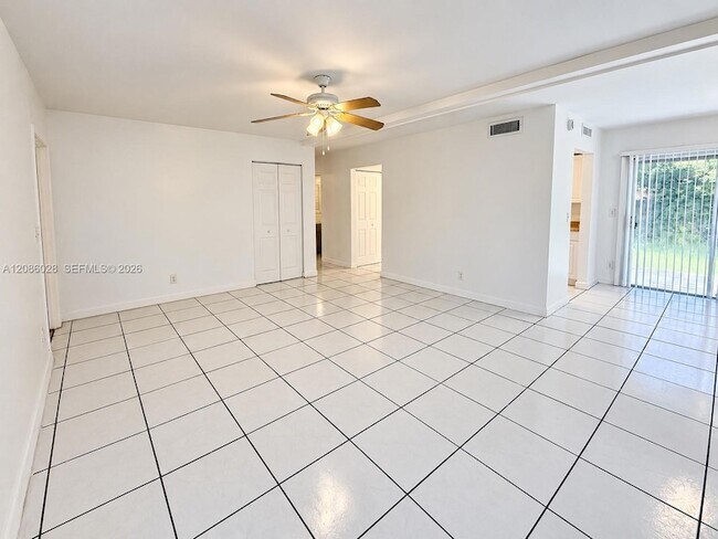 Building Photo - 7804 NW 73rd Terrace