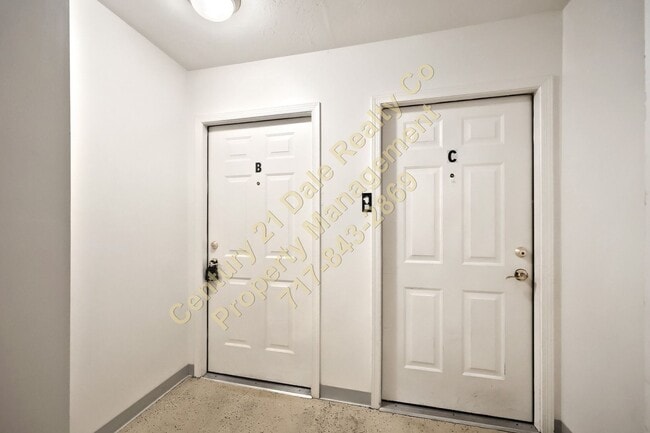 Building Photo - Large 2 Bedroom 1 Bath All One Level Apartment in Hellam PA