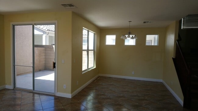 Foto del edificio - 8784 Salvestrin Point Ave