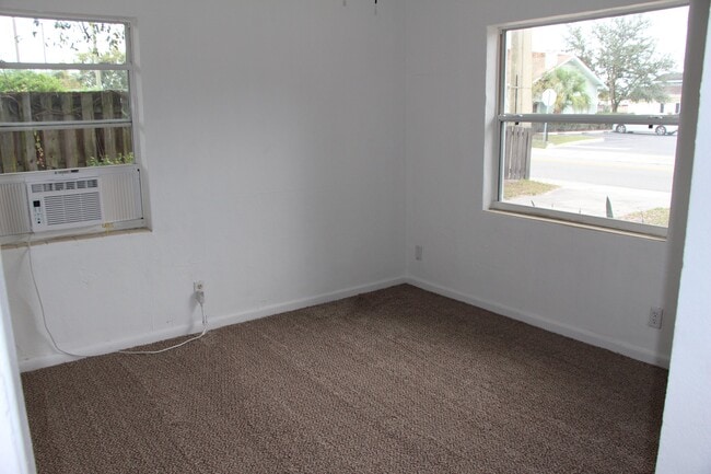 Building Photo - 121 Ariana St