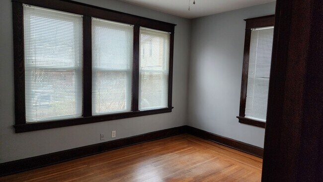 Building Photo - 1009 Delta Ave