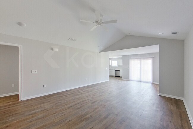 Foto del edificio - 104 Cottage Grove Rd