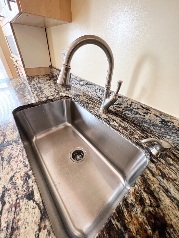 Building Photo - 13 Messenger St