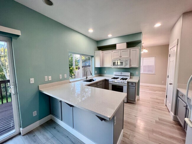 Foto del edificio - Cul-de-Sac with Oversized Garage!!!!!