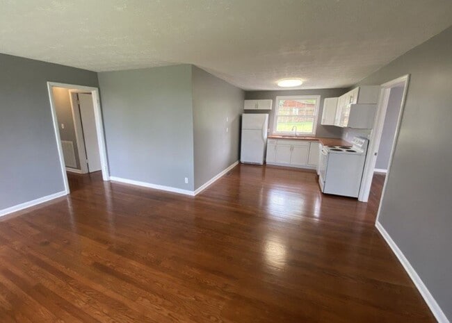 Building Photo - 218 Walcott Dr
