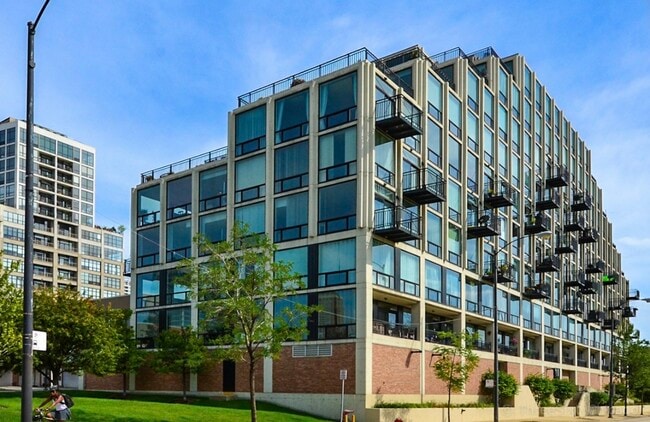 Building Photo - 61 W 15th St