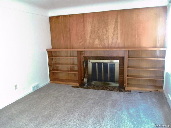 Building Photo - 9837 Loveland St