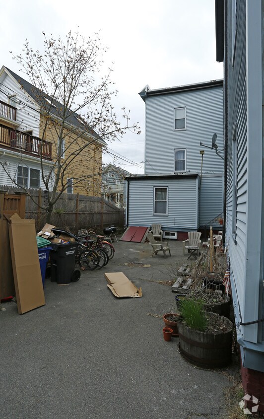Building Photo - 59 Cedar St