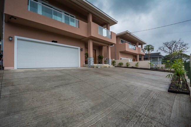 Driveway - 1406 Nehoa St