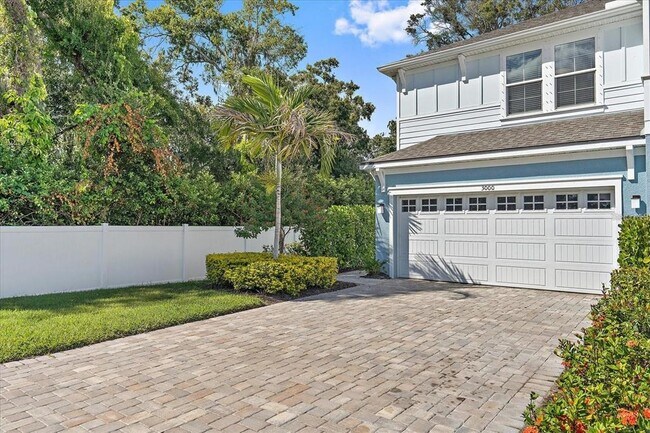 Building Photo - 3000 Via Sienna Cir
