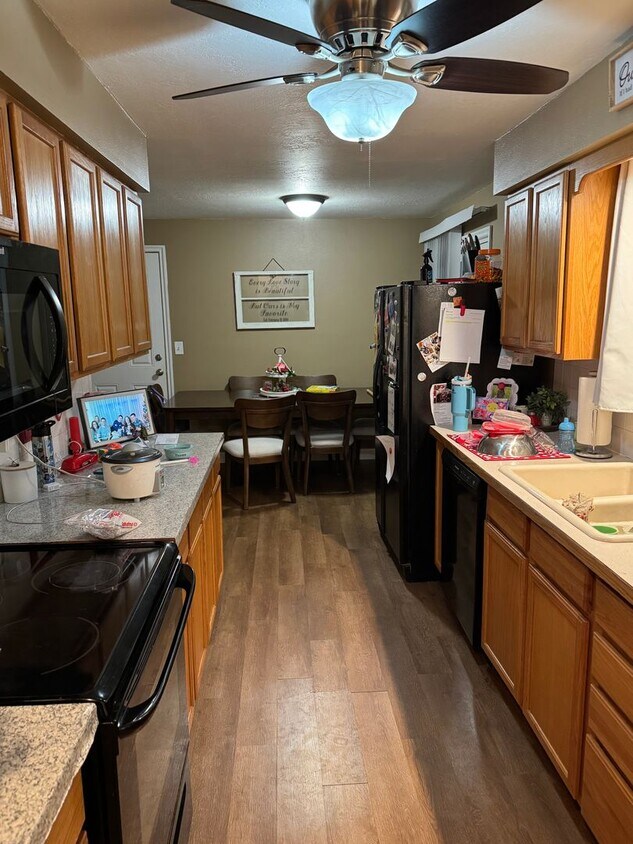 Foto del edificio - Charming 5-Bed, 2.5-Bath Spokane Valley Home with Garage & Yard