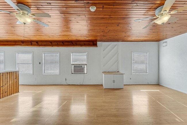 Building Photo - Lakeside Charm: Cozy 2-Bedroom Duplex in Rogers!