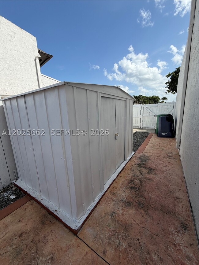 Building Photo - 10971 SW 69th Dr
