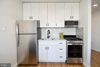 Building Photo - 10201 Grosvenor Pl