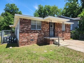 Building Photo - 1501 Bishop Warren Dr