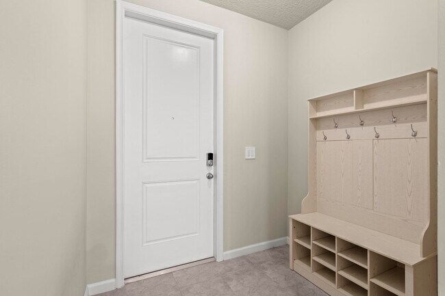Building Photo - 359 SE Sea Hunt Way