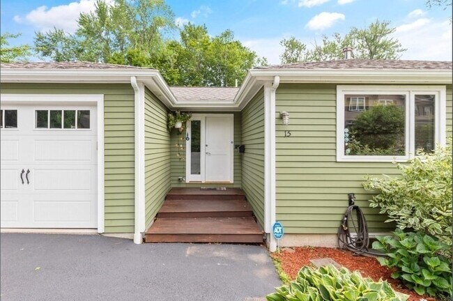 Building Photo - 15 Suban Pl