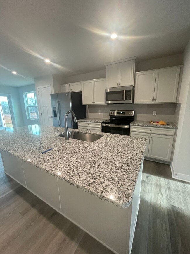 Building Photo - 3 Bedroom 2.5 Bath Townhome in Simpsonvill...