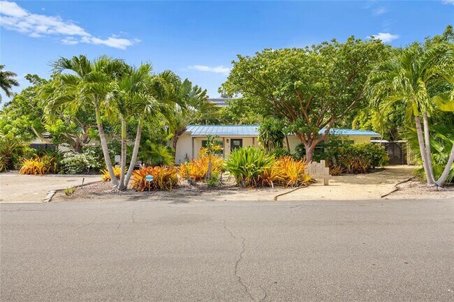 Building Photo - 2520 Yacht Club Blvd