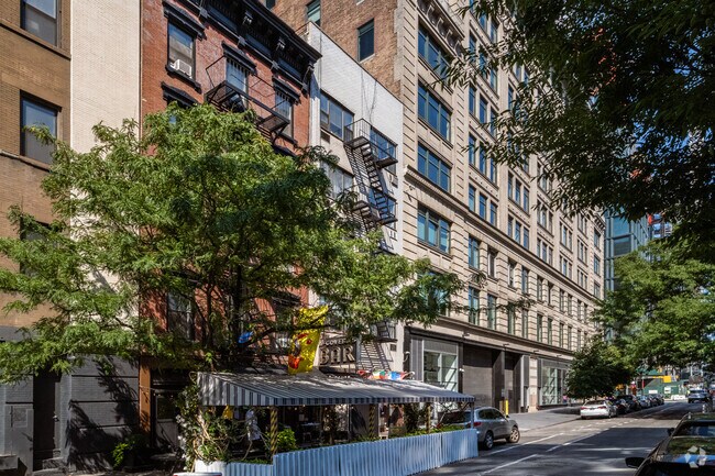 Southwest Corner - 305 Spring St