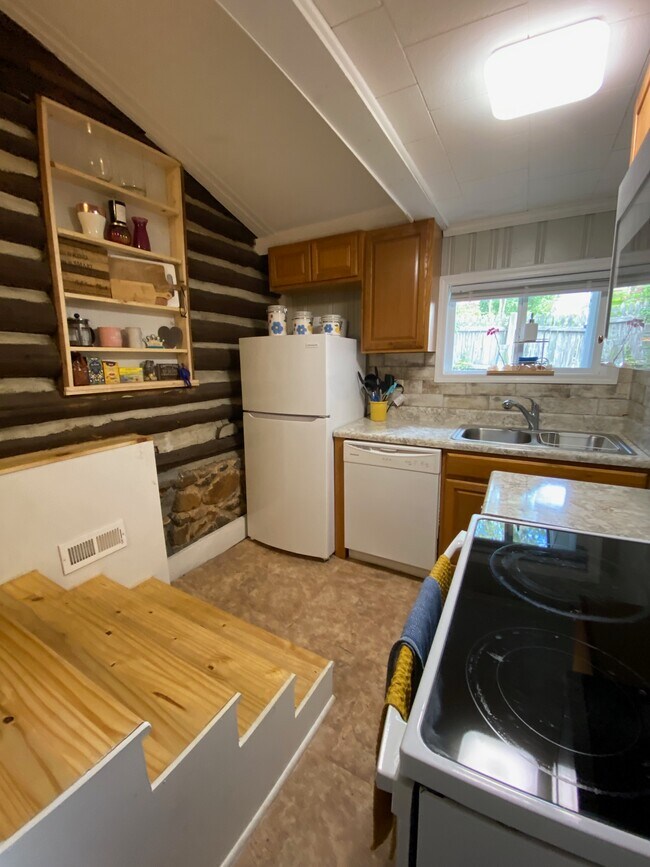 Kitchen - 2415 Jefferson Ave