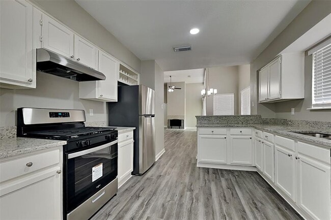 Building Photo - 24115 Scrivener Ln