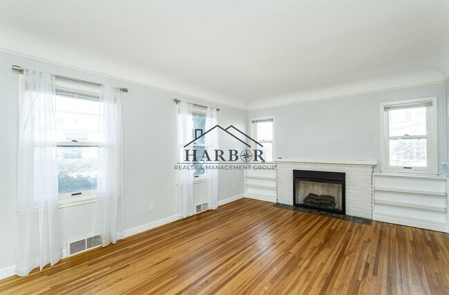 Foto del edificio - 116 16th Ave NW