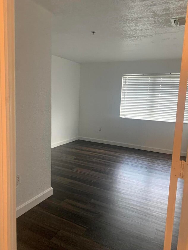 Foto del edificio - 2127 Shoma Dr