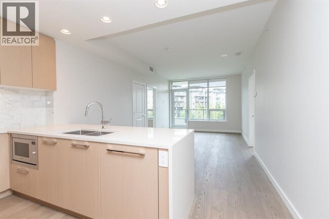 Building Photo - 3533-3533 Ross Drive