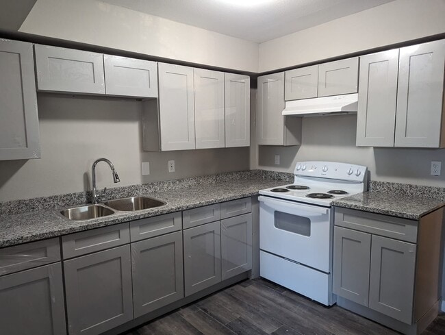 Building Photo - 4426 Pontchartrain Dr