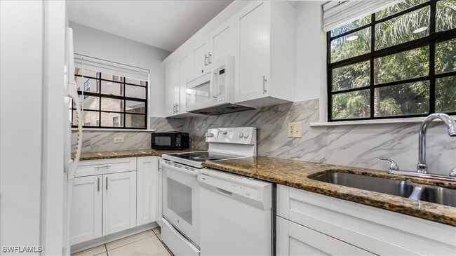 Foto del edificio - 5288 Treetops Dr