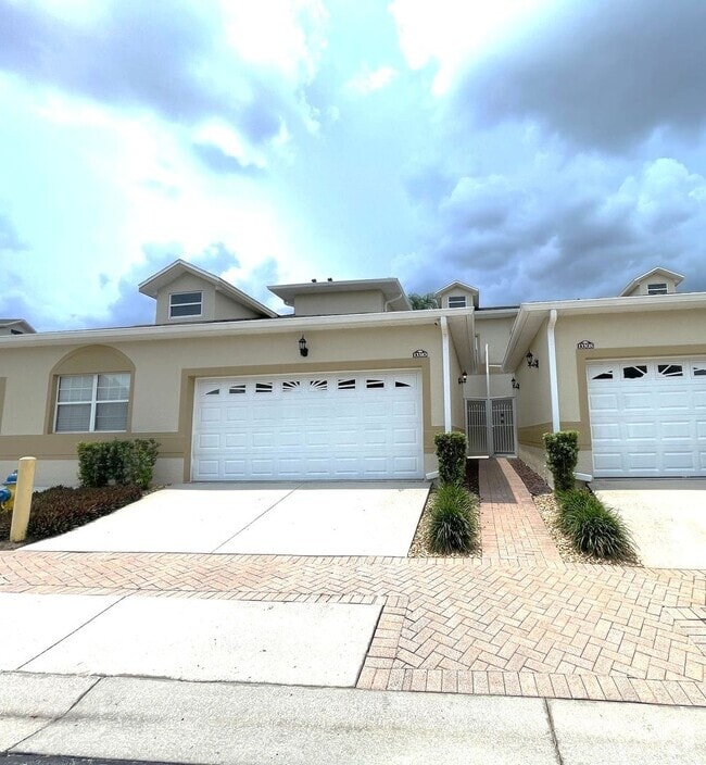 Building Photo - 13310 Fountainbleau Dr