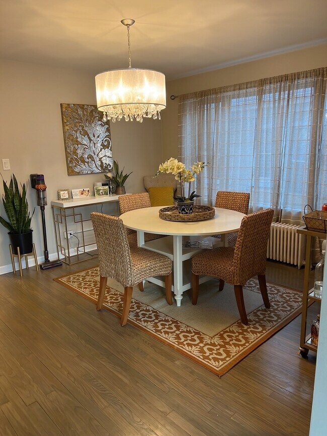 Foto del edificio - 5840 W Cornelia Ave