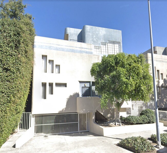 Building Photo - 2572 S Centinela Ave