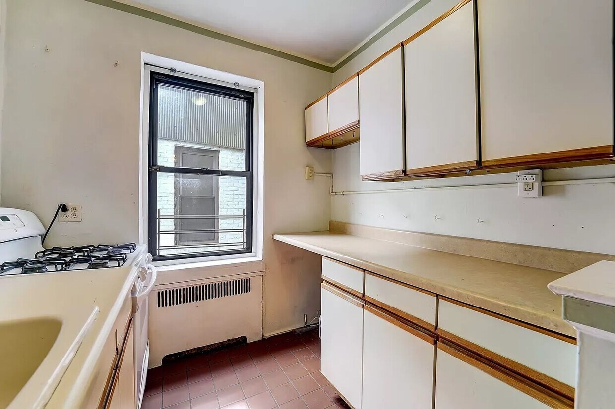 Foto principal - Bright 1 Bed 1 Bath Available