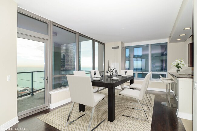 Foto del edificio - 600 N Lake Shore Dr