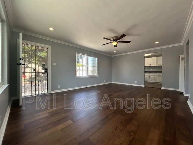 Foto del edificio - 8120 Stanford Ave