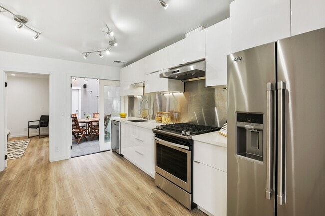 Foto del edificio - 1220 Manning Ave