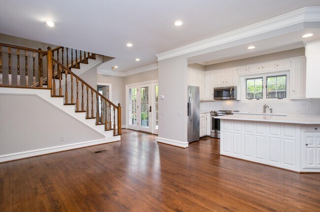 Building Photo - 4126 Lovers Ln
