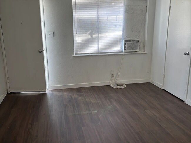 Building Photo - 2816 E Hammond Ave