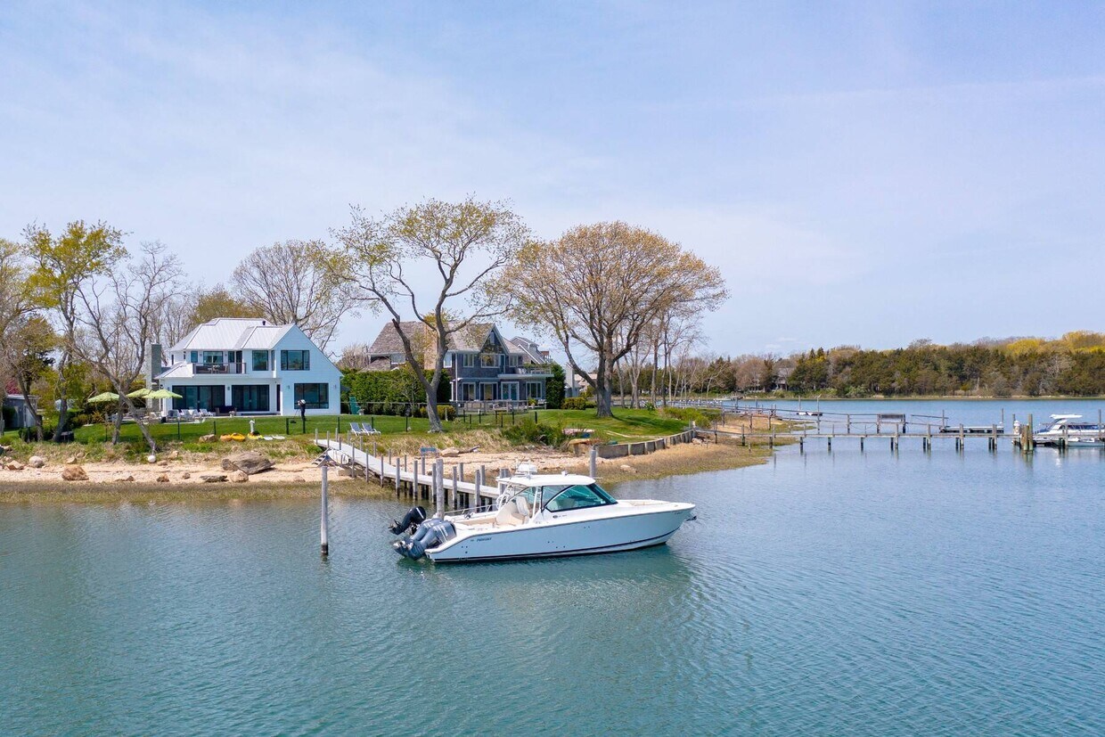 Primary Photo - 82 Harbor Dr