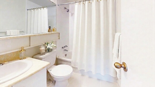 Building Photo - Hampton House North