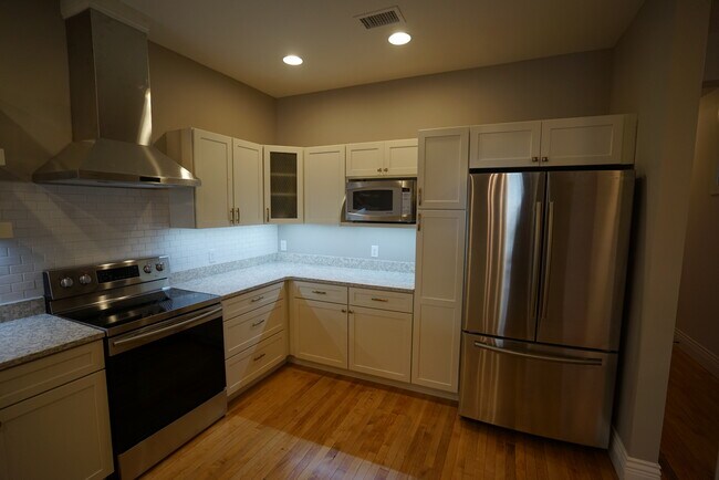 Foto del edificio - 320 E Michigan Ave