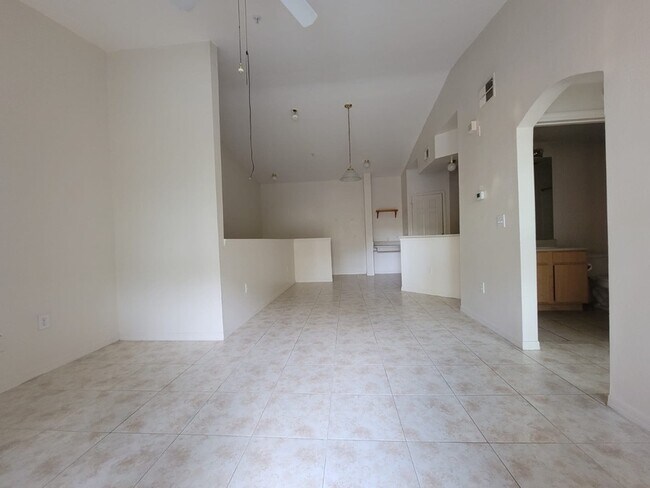 Building Photo - 2045 Erving Cir